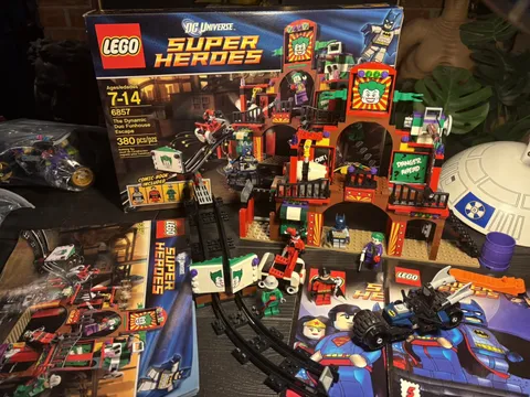 Lego 6857 DC Superheros Batman complete set Dynamic Duo Funhouse Escape! RETIRED