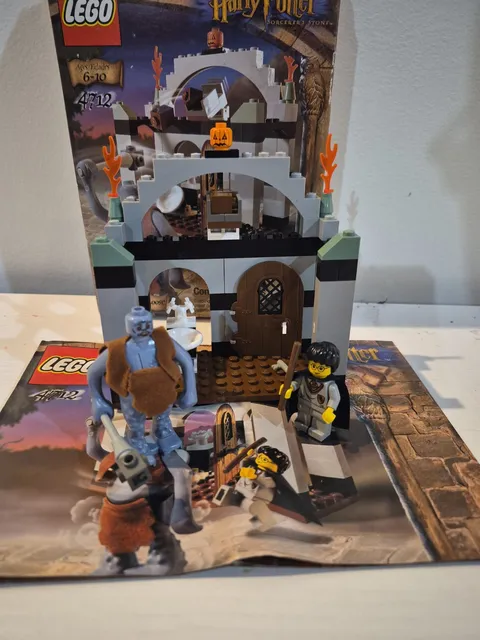 Lego Harry Potter 4712 Troll on the Loose complete with box & instructions