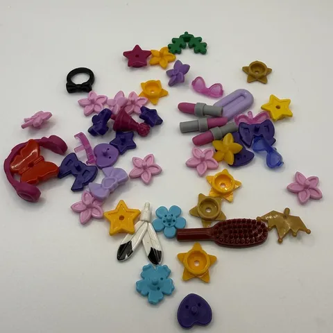 LEGO Lot of Assorted Friends Minifigure Accessories Bow Hat Stars Glasses 001