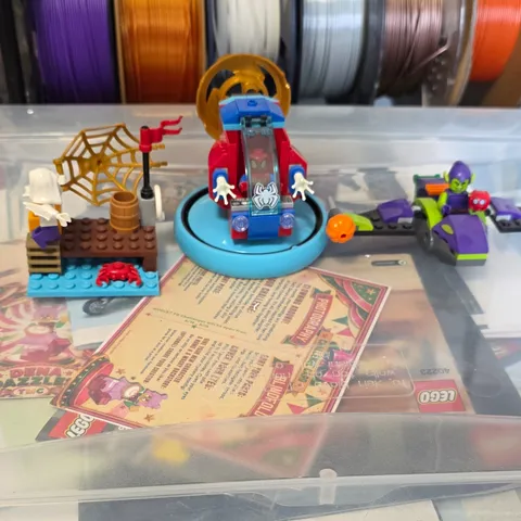 LEGO Spidey vs Green Goblin Minifigures w/ Glider & Web Shooter Build