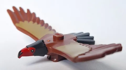 LEGO Eagle red & black head zoo birds city animal wildlife from 60307 37543pb02