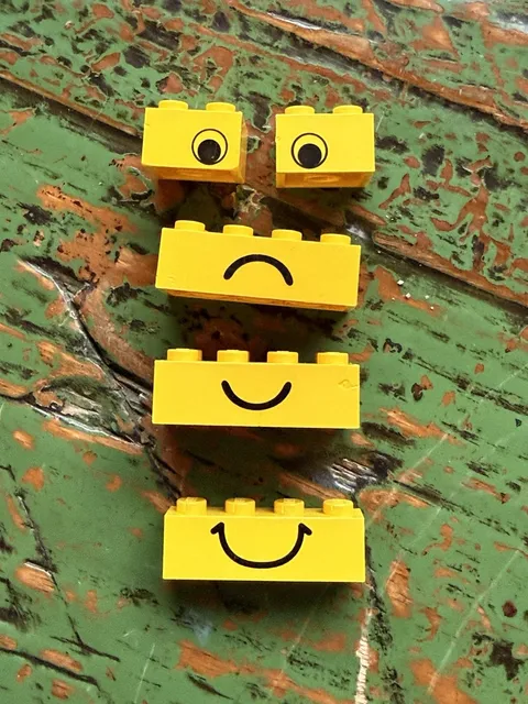 Lego Vintage Yellow Facial Expression Bricks Smile Frown Eyes