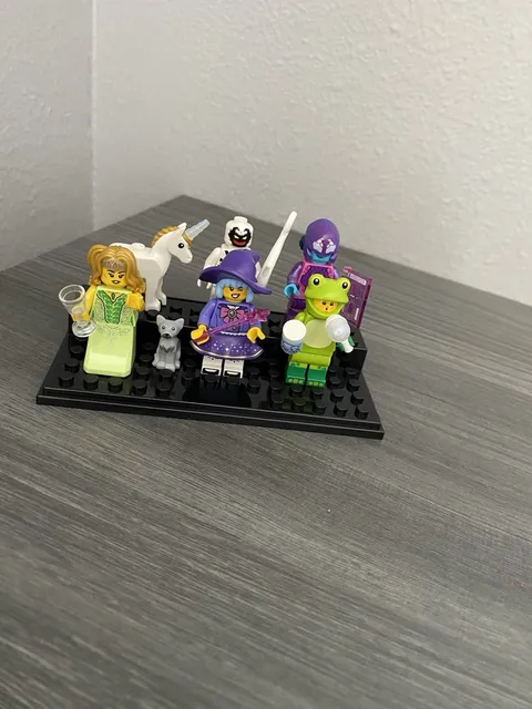 LEGO Collectible Minifigures Lot of 5 with Original Baseplates CMF Series 28 &29