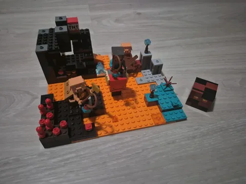 LEGO Minecraft: The Nether Bastion (21185) 100% complete
