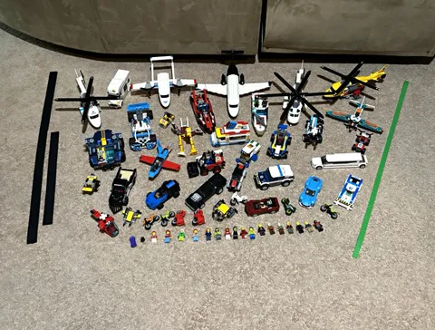 Huge Lot of Lego City and Lego Technic, tons of minifigures and tools aswell!￼