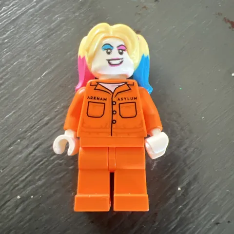 LEGO Batman Harley Quinn Minifigure Arkham Asylum prisoner jumpsuit sh0599