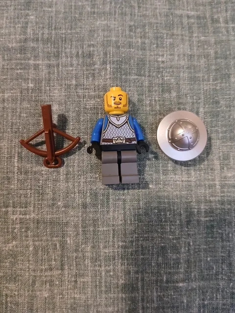 LEGO Kingdoms Lion Knight Minifigure Chainmail Crossbow Helmet Castle