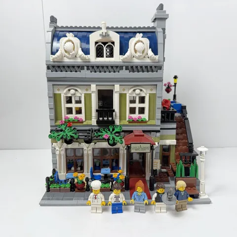 LEGO Creator Expert Modular (10243) Parisian Restaurant 99% Complete