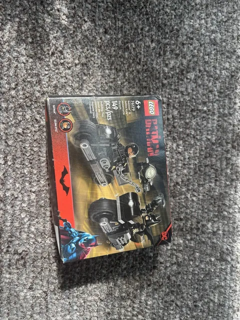 LEGO Super Heroes: Batman & Selina Kyle Motorcycle Pursuit (76179)