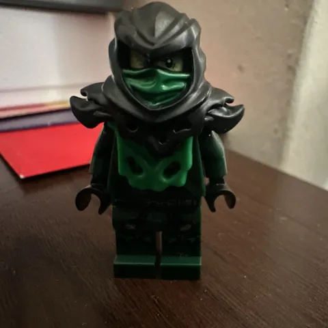 LEGO NINJAGO Lloyd Green Ninja Minifigure with Hood & Armor, 4 Pieces