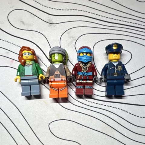 LEGO Minifigure Lot of 4 Mixed Characters, Police Officer & Ninja