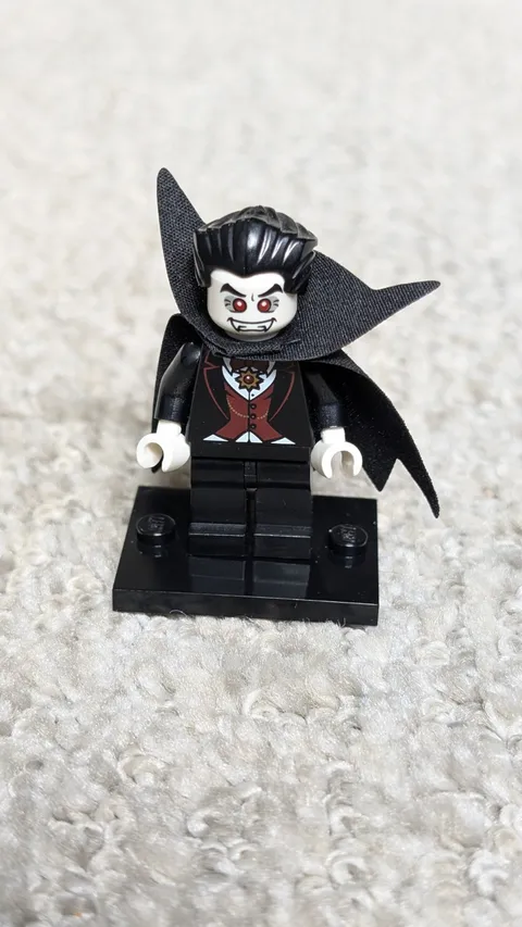 LEGO Vampire Minifigure Minifigures Series 2 Fabric Cape Plastic Figure col023