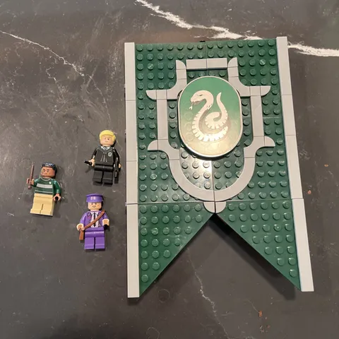 LEGO Harry Potter: Slytherin House Banner (76410) -- INCOMPLETE