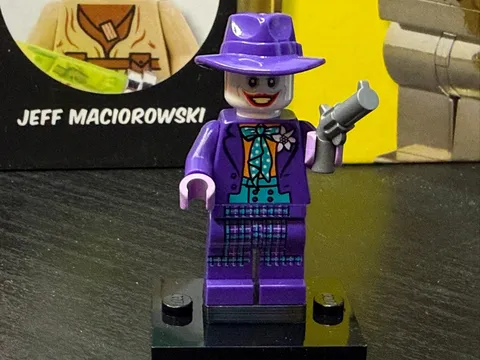 Lego The Joker from Batmobile Set 76139 Minifigure sh0608 h452