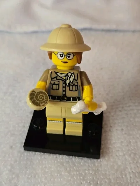 Lego Collectible Minifigure Series 13, (71008) Paleontologist Complete