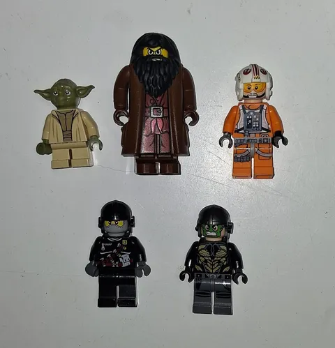 LEGO Star Wars Minifigures Lot of 5 Including Yoda (As Pictured)