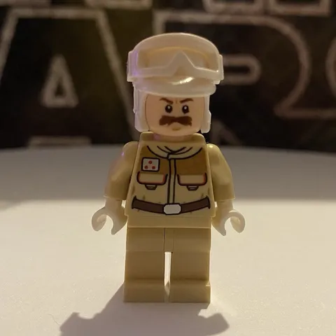 LEGO Star Wars “Rebel Officer” NEW CONDITION