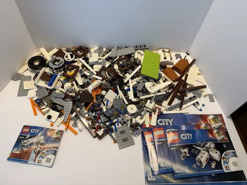 Lego 60227 City Lunar Space Station Incomplete No Minifigs Has Instructions