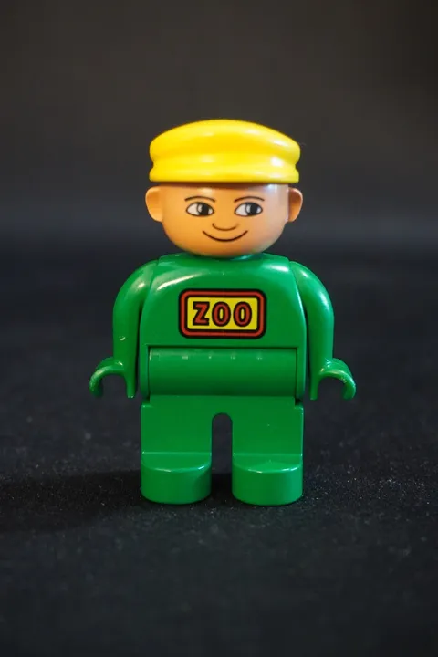 Duplo Figure - Male Zoo Keeper - Minifig Number: [4555PB079] Set: [1673-1]