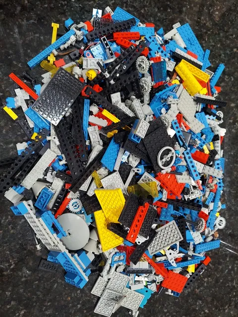 LEGO LOT OF VARIOUS LEGO BUILDING PEICES 4.5 POUNDS