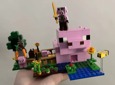 LEGO Minecraft 21268 The Pig House With Manual