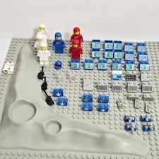 Vintage LEGO Pieces Minifigures Lot (VIEW IMAGES)