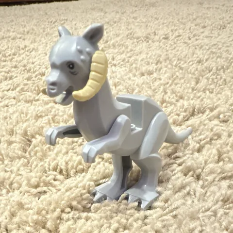 LEGO Gray Taun-Taun Star Wars Animal Figure with Beige Horns, Plastic.