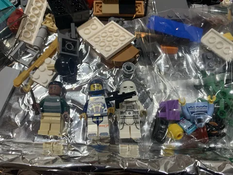 LEGO Lot Includes Minifigures Bricks Parts Collection Star Wars Building Bulk E