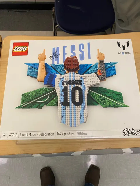 LEGO Editions Lionel Messi Celebration 43018 – 1,427 pcs **NEW IN BOX**
