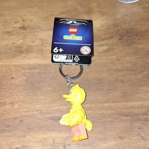 LEGO Sesame Street Big Bird Minifigure Keychain, Ages 6+, 854194