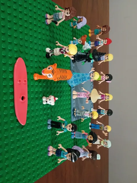 LEGO Friends Minifigure Lot of 20 - Includes Disney Elsa + 2 Animal Figures -