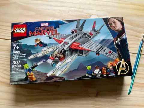 LEGO Captain Marvel the Skull Attack 76127