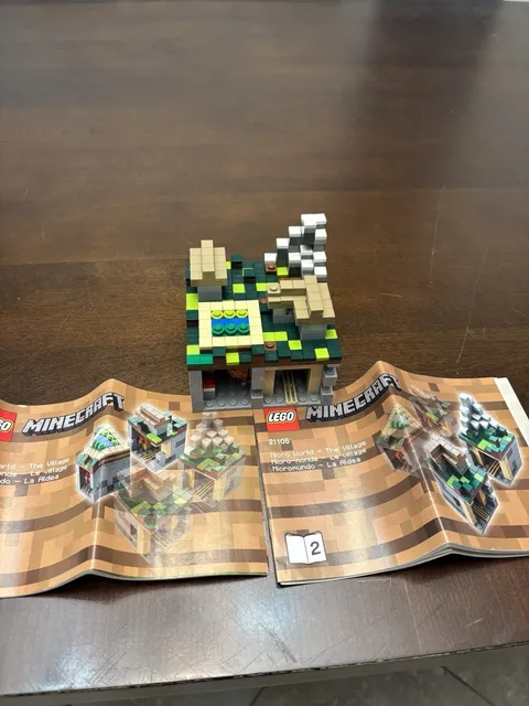 LEGO MINECRAFT: The Village Set #21105 USED  See Description.