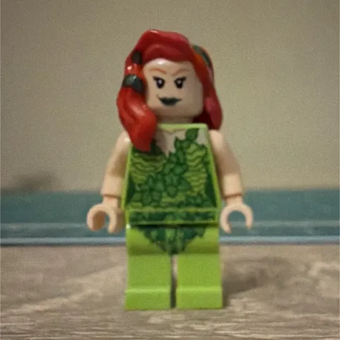 LEGO Super Heroes Poison Ivy Minifigure - Red Hair Green Outfit 2012
