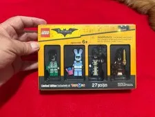 2017 Toys R Us Exclusive Limited Edition Batman set mint in box