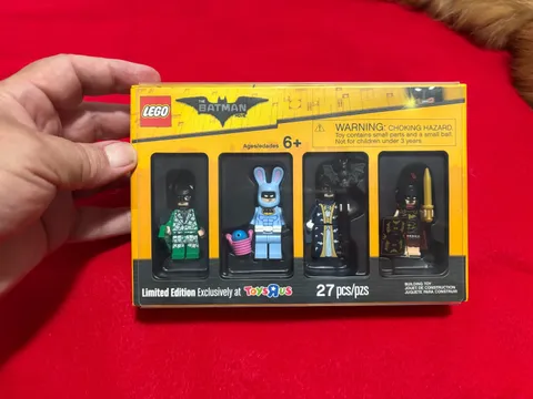 2017 Toys R Us Exclusive Limited Edition Batman set mint in box