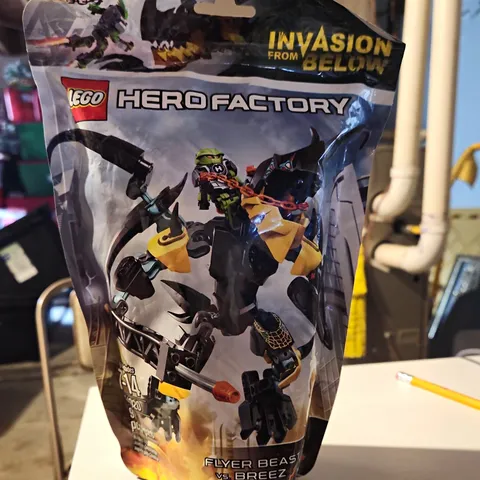 LEGO HERO Factory Invasion From Below 44020 Flyer Beast vs Breez 91pc Polybag