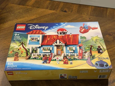 New LEGO Disney 43268 Lilo and Stitch Beach House Building Set, 834 pcs, Stitch