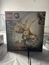 LEGO Jurassic World Dinosaur Fossils Triceratops Skull 76969 468 pcs Stand
