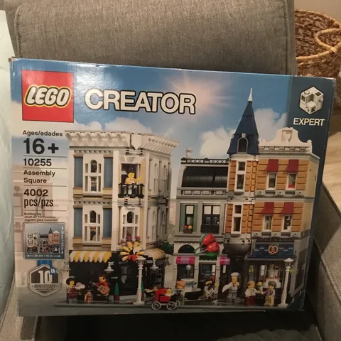 LEGO CREATOR: Assembly Square (10255)- Brand New In Factory Sealed Box