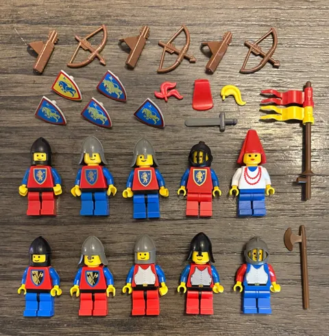 Castle 🏰 LEGO vintage crusader knights- lot of 10 lion minifigures, accessories