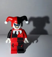 LEGO Batman Harley Quinn Minifigure bat026 White Hands 7886 2008 Near Mint