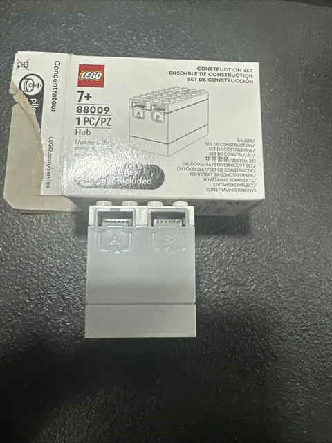 LEGO Powered Up Hub 88009 Bluetooth Receiver Battery Box 9V 34742c01 READ DESCRI