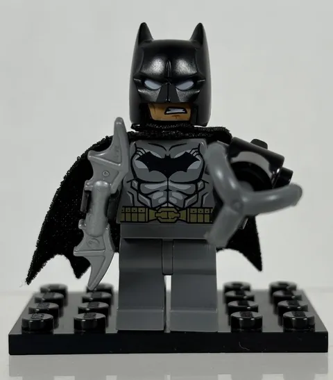 LEGO Minifigure Batman sh0151 Dark Bluish Gray Suit 76055 76026 76034 76053