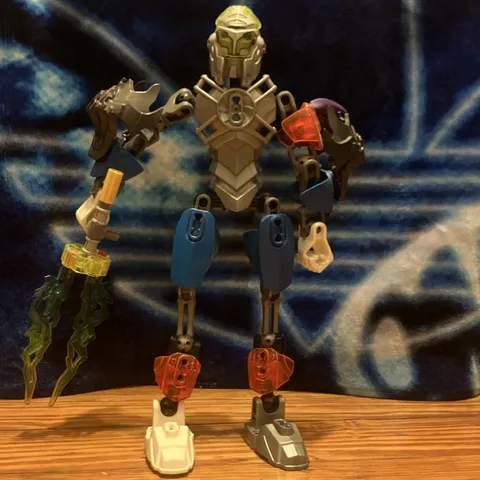 Pre Owned LEGO BIONICLE Figure Build w/ Green Weapon. No box, no instructions.