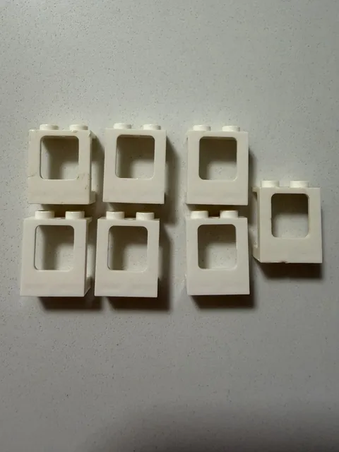 LEGO BULK LOT 7 WHITE WINDOWS 1X2X2 AIRPLANE TRAIN  NO PANES #60032