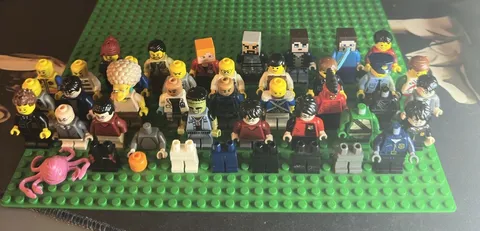 LEGO Minifigure Mixed Lot Assorted Figures & Accessories 