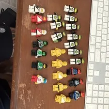 VINTAGE MIXED COLLECTION OF LEGO MINI FIGURE PEOPLE LOT OF 25