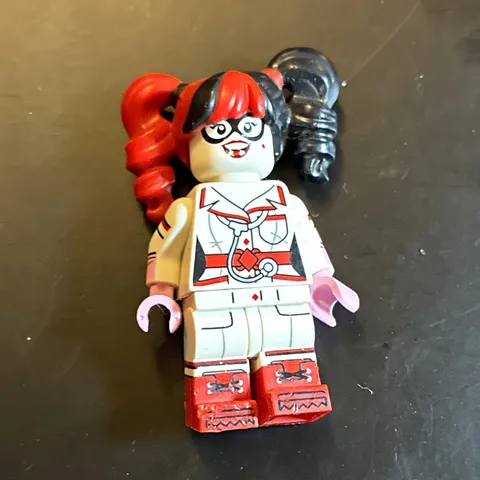 LEGO Harley Quinn Minifigure The LEGO Batman Movie White Outfit Red Boots