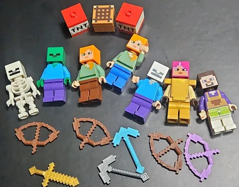 Lot Of 7 Lego Minecraft Minifig figures minifigures W/ Accessories Weapons